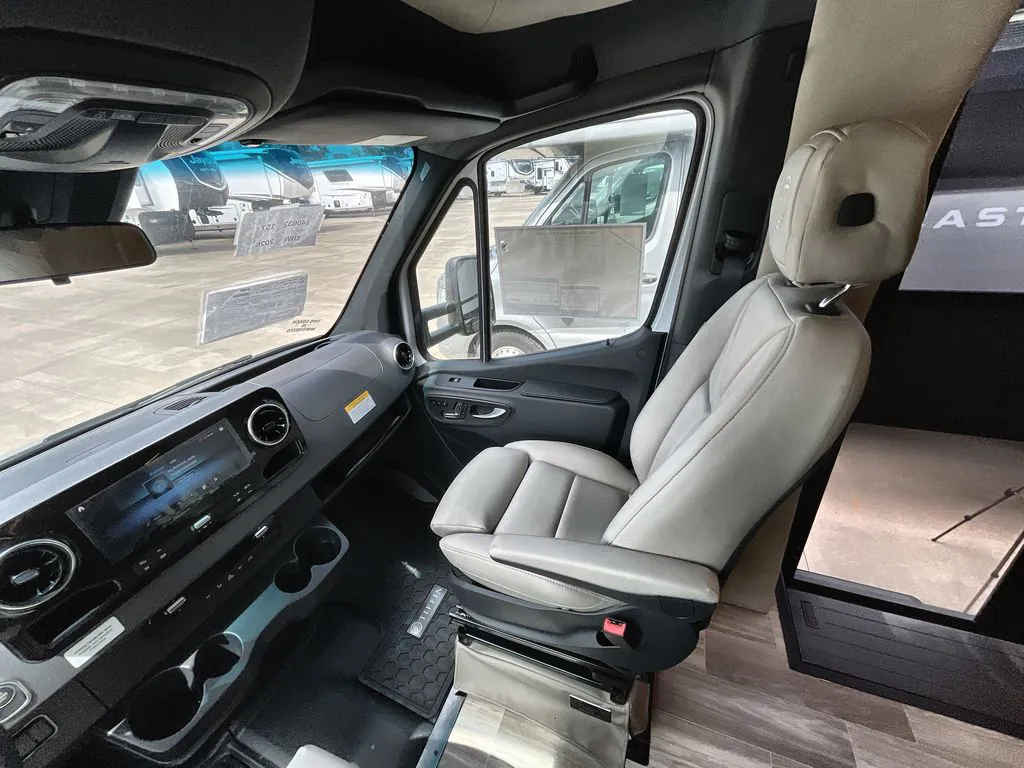 2026 Tiffin Wayfarer 25 XRW, Photos photo 15