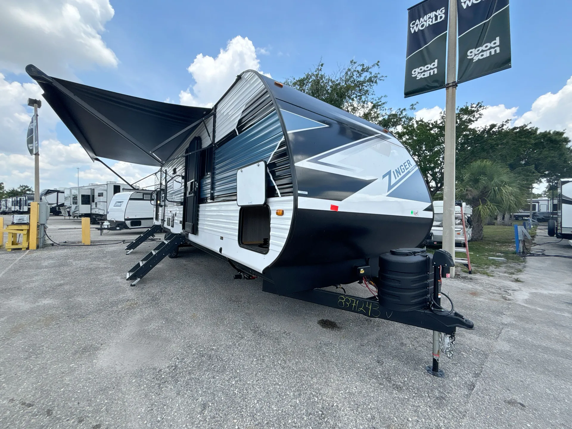 2025 crossroads Zinger 340BH - Photo 2