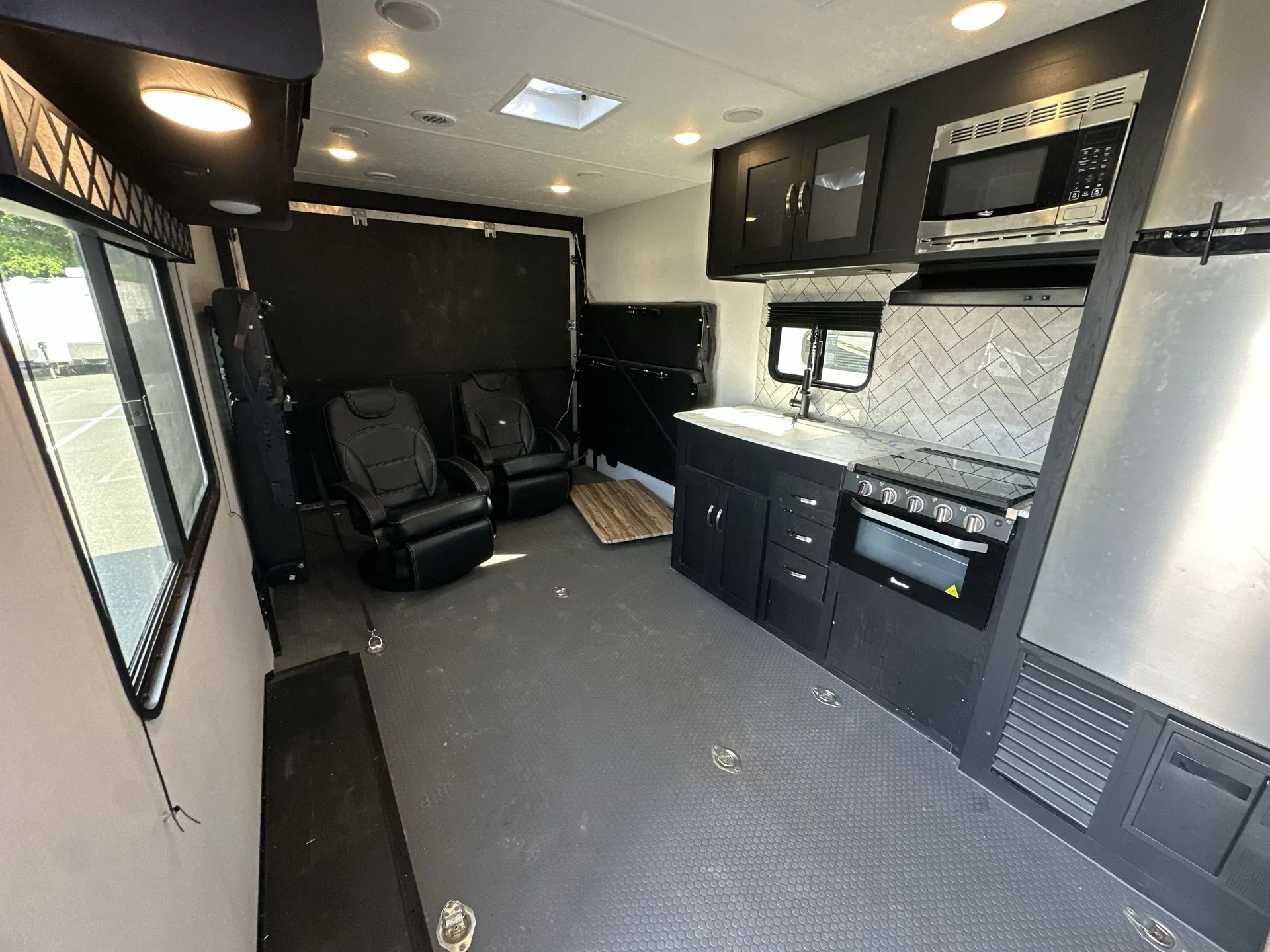 2022 Coachmen Adrenaline 21LT - Photo 4
