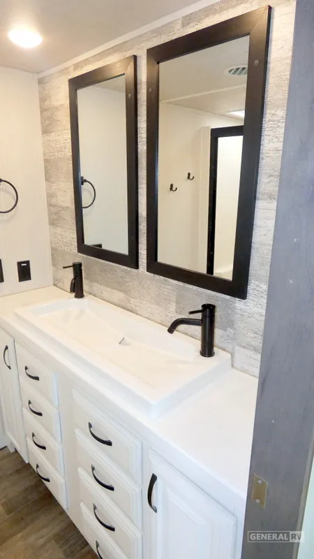 2021 Forest River Cedar Creek Champagne Edition 38EL, Photos photo 13