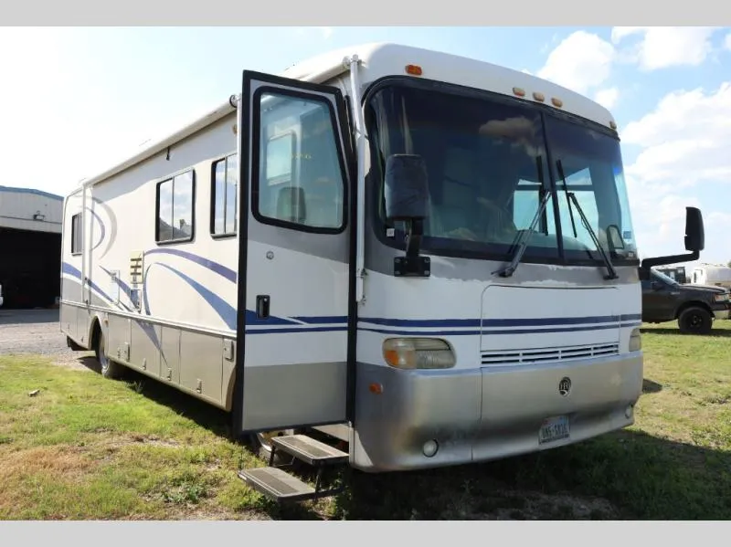 1999 Holiday Rambler Endeavor 34WD - Photo 2