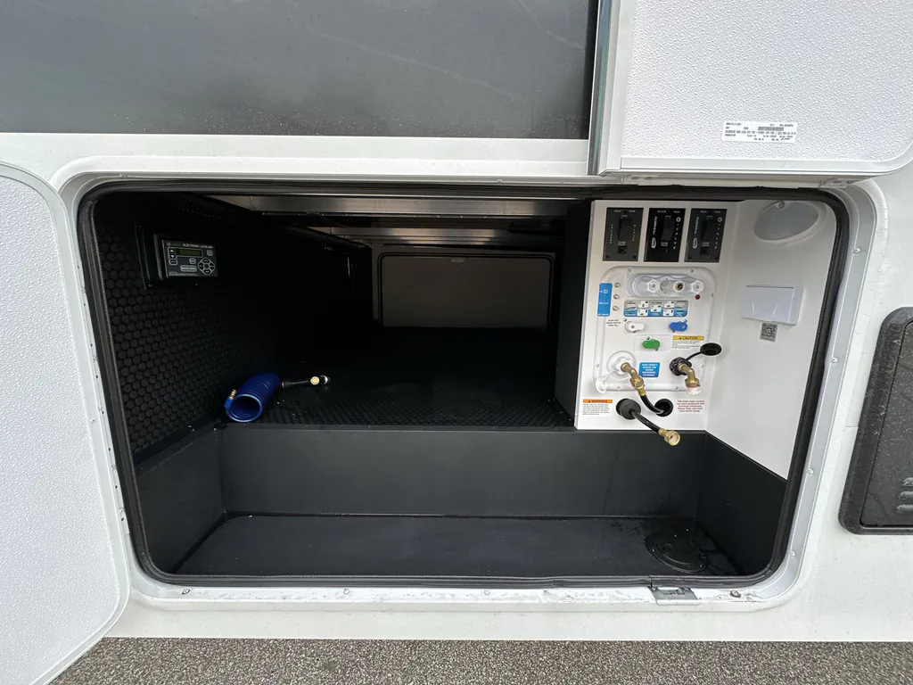 2026 Brinkley Model Z 3515, Photos photo 7