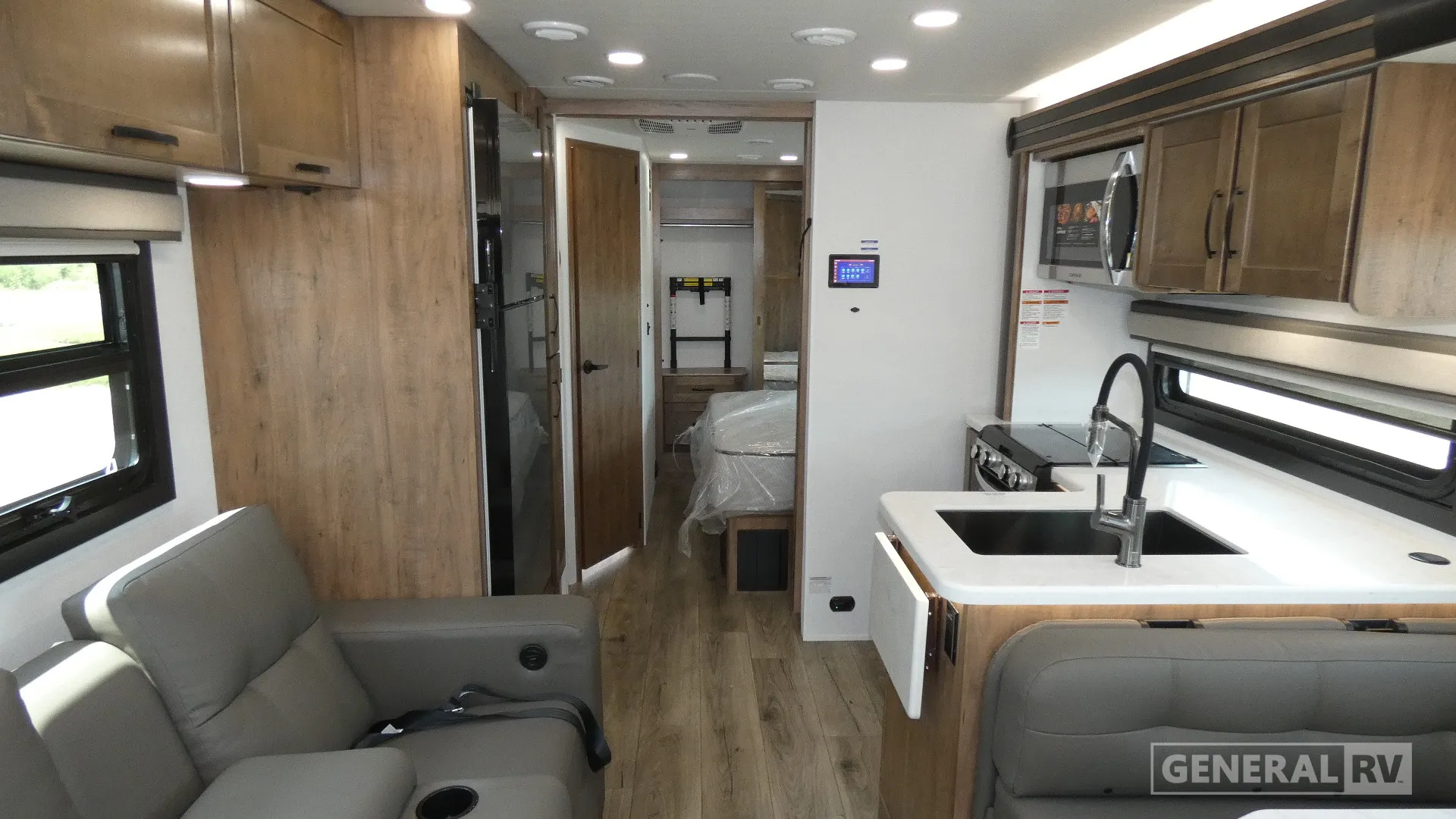 2026 Entegra Coach Esteem XL 32U - Photo 3