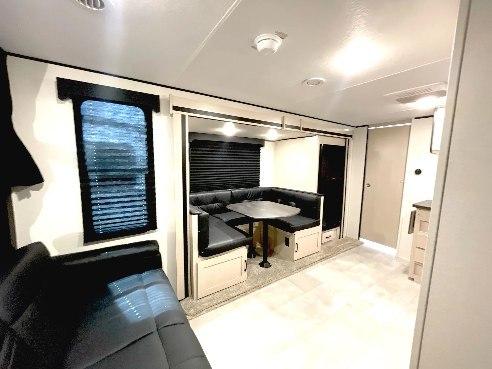2022 Coachmen Apex Ultra-Lite 266BHS — living area main