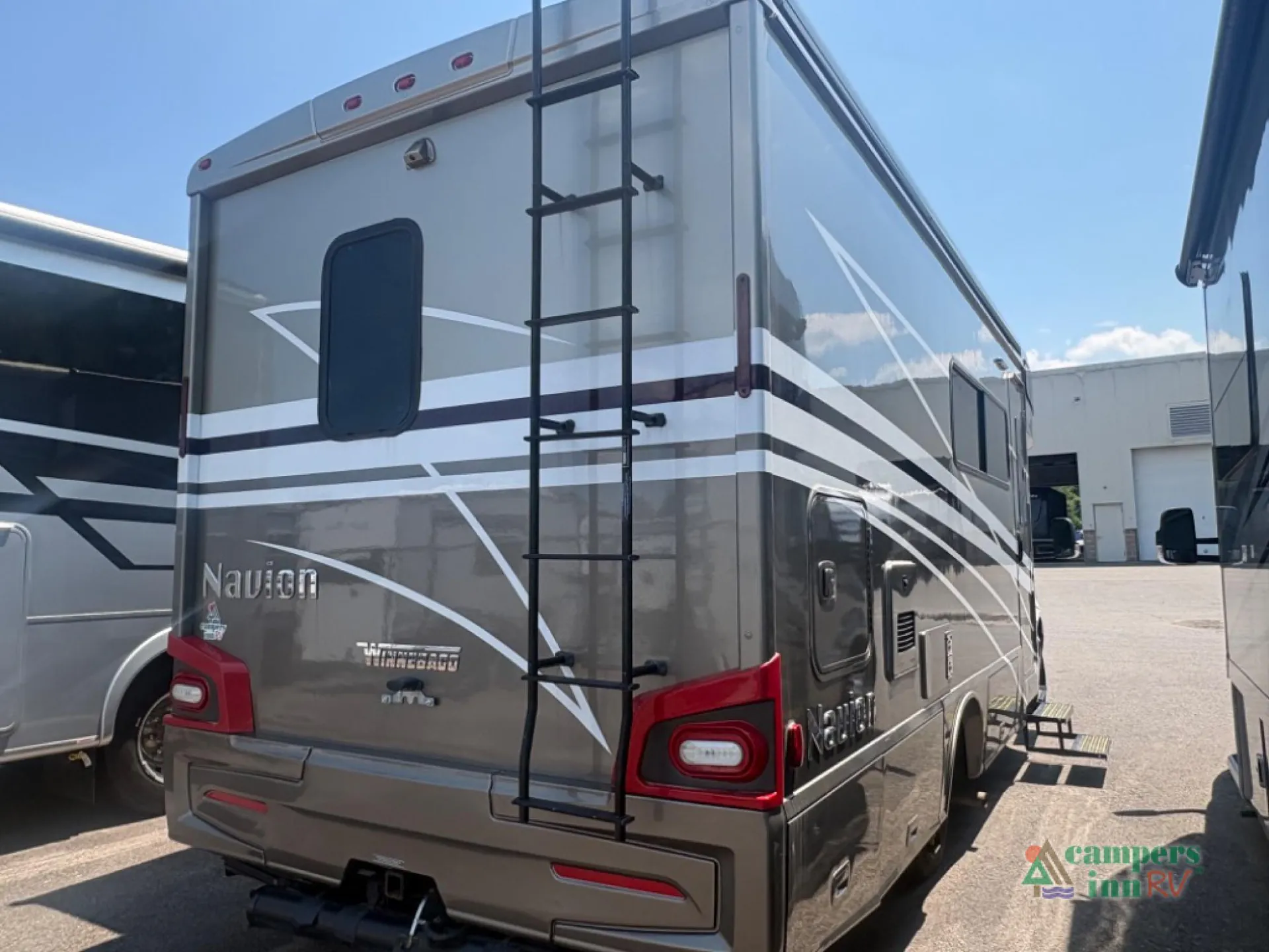 2020 Winnebago Navion 24D - Photo 4