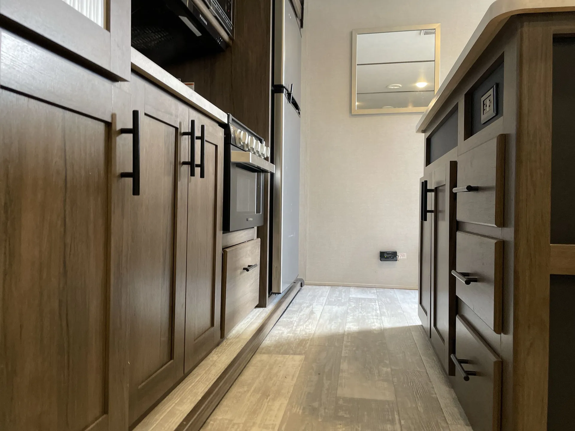 2021 Prime Time Avenger 28REI — living area main