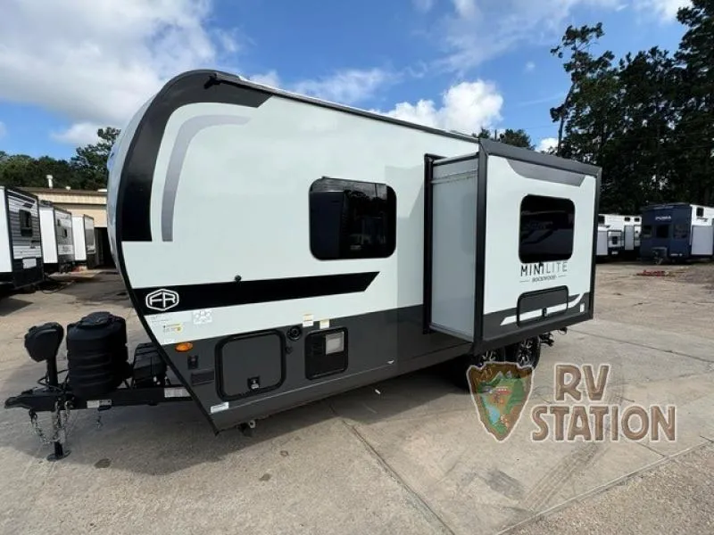 2027 Forest River Rockwood Mini Lite 2109S - Photo 4