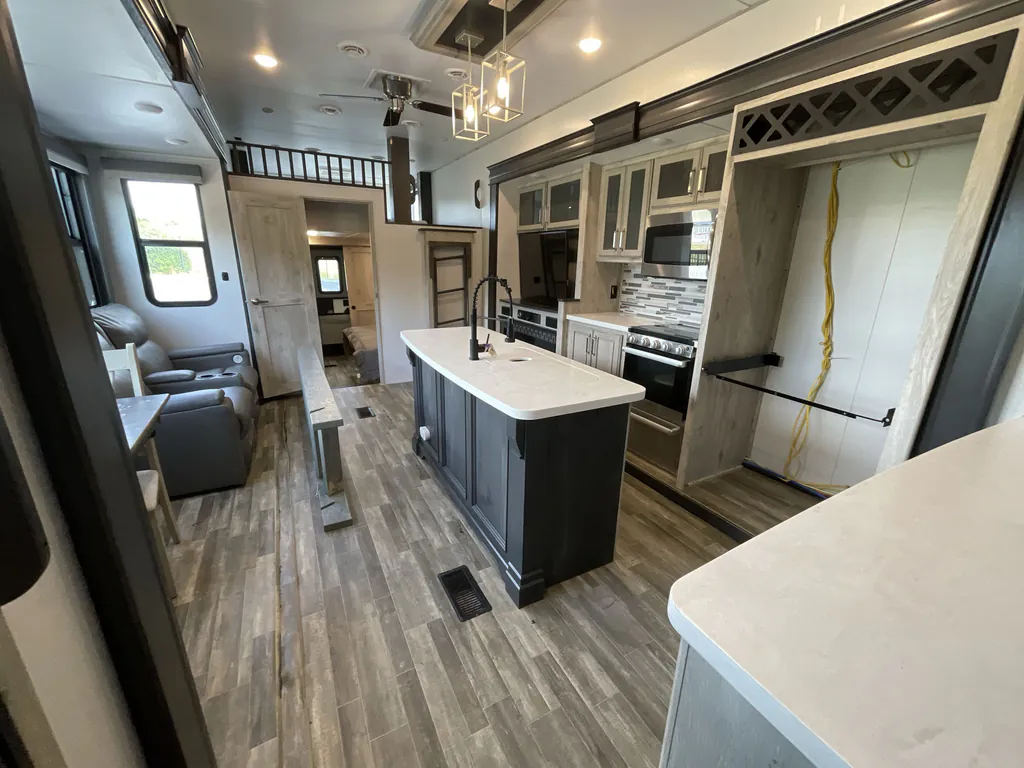 2022 Keystone Avalanche 390DS, Photos photo 7