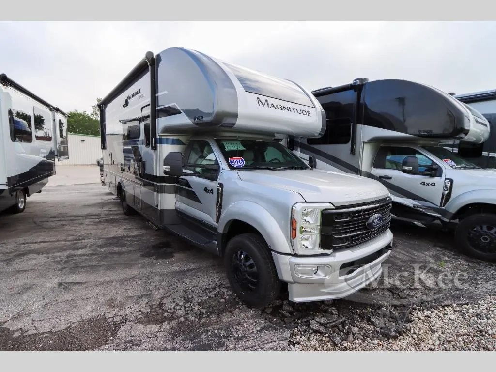 2026 Thor Motor Coach Magnitude S29 - Photo 2