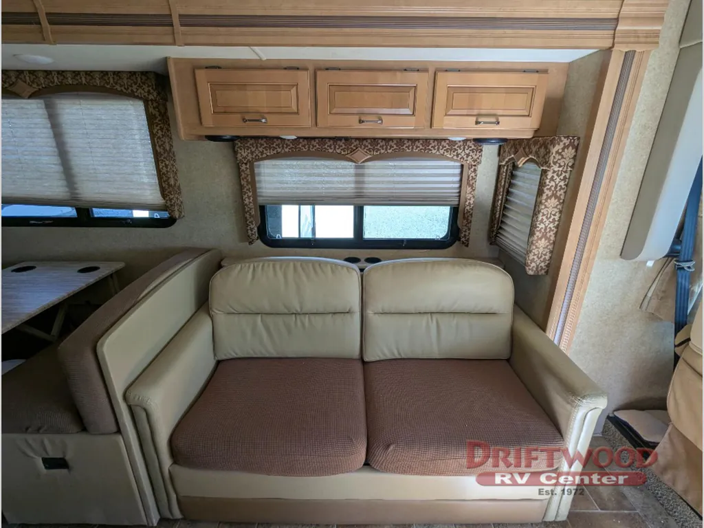 2016 Thor Motor Coach Hurricane 31S, Photos photo 21