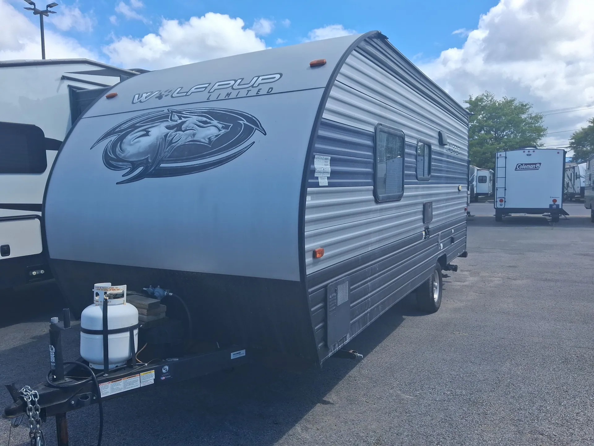2021 Forest River Cherokee Wolf Pup 16FQ — campside