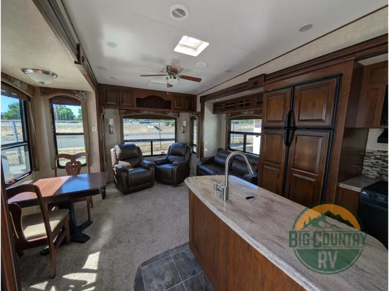 2014 Keystone RV Avalanche 295RL - Photo 3