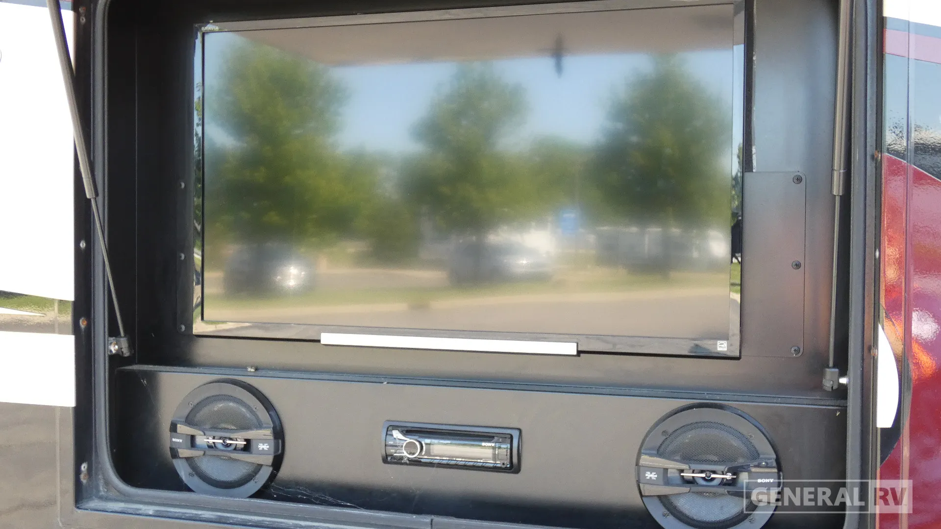 2015 Fleetwood Excursion 33D - Photo 3