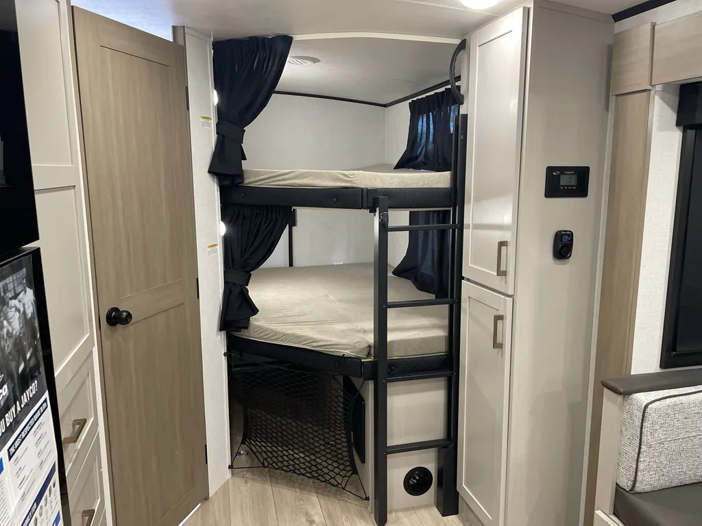 2027 Jayco Jay Feather 29BHB, Photos photo 19