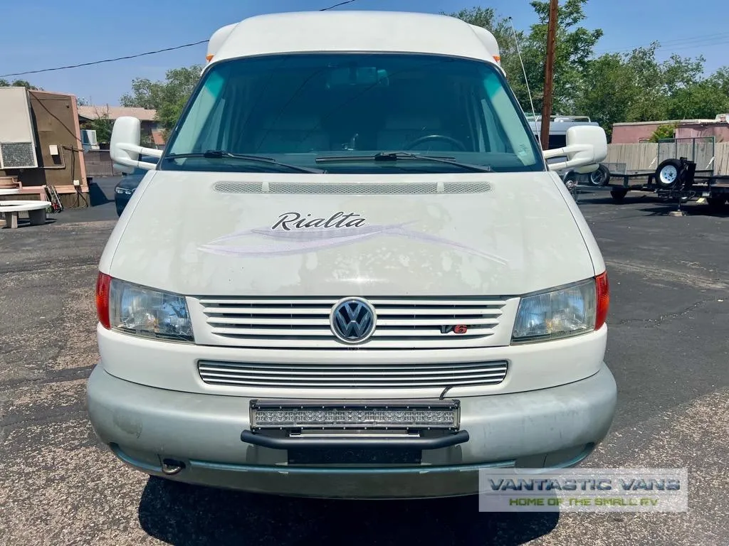 2001 Winnebago Rialta 22QB - Photo 2