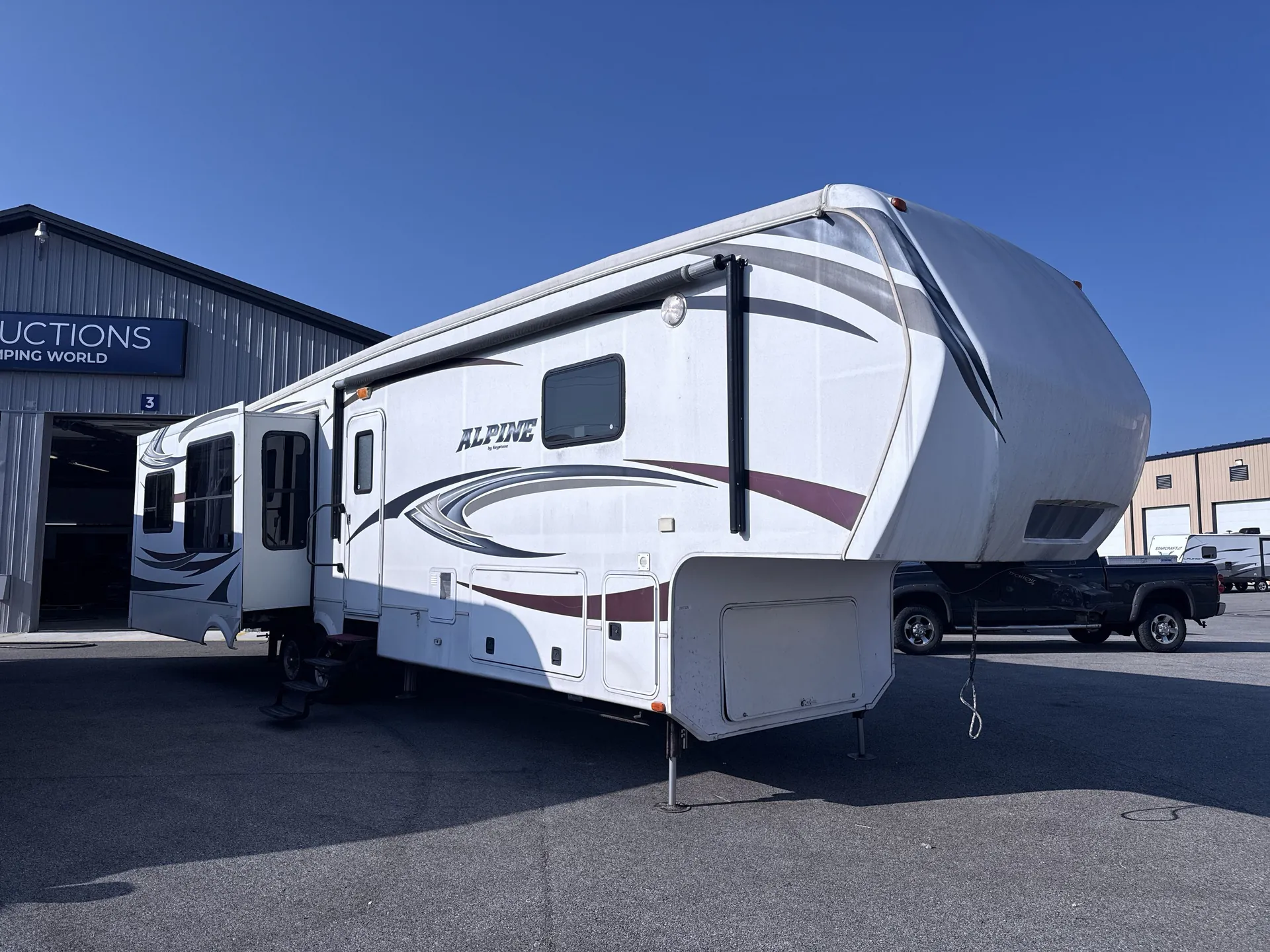 2013 Keystone Alpine 3535RE - Photo 2
