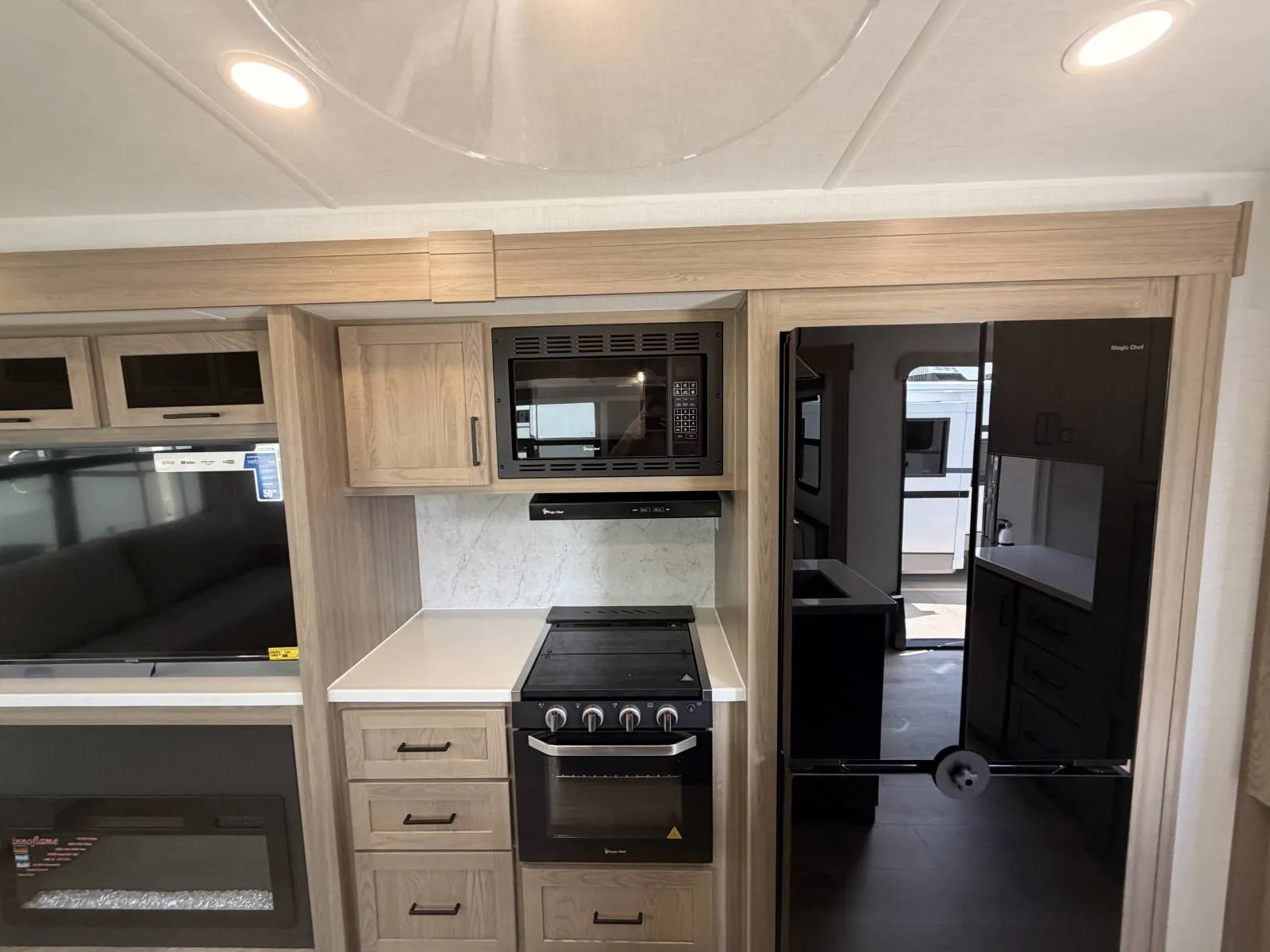 2027 Forest River Rockwood Ultra Lite 2916RL — Photo 7