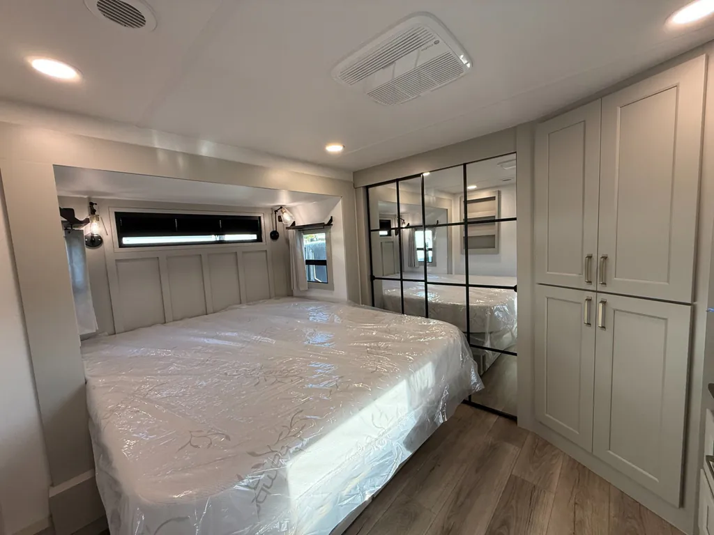 2026 Brinkley Model G 3520, Photos photo 28