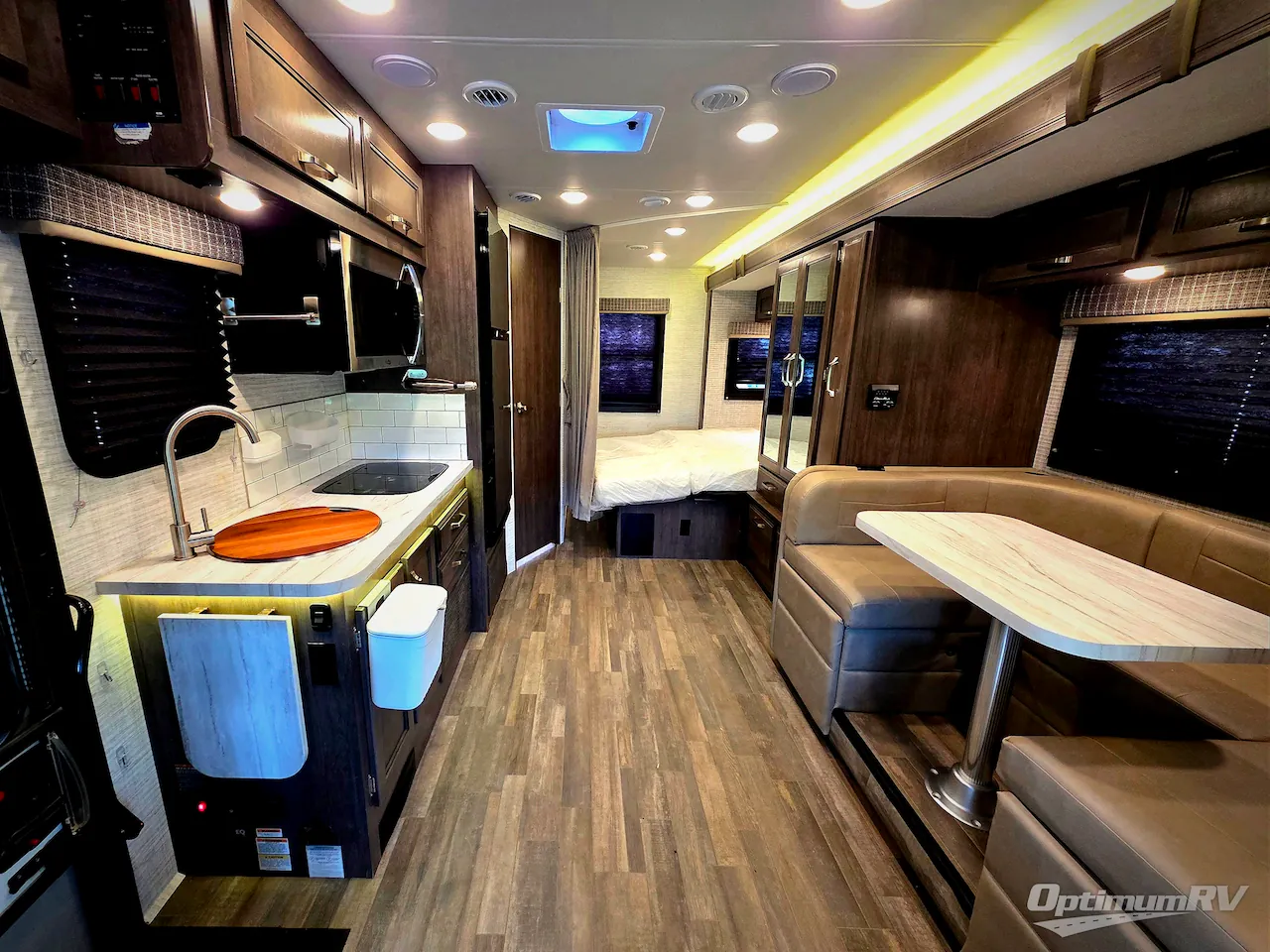 2024 Jayco Melbourne 24L - Photo 4