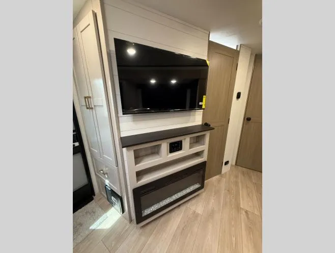 2027 Jayco Jay Feather 24FK - Photo 4