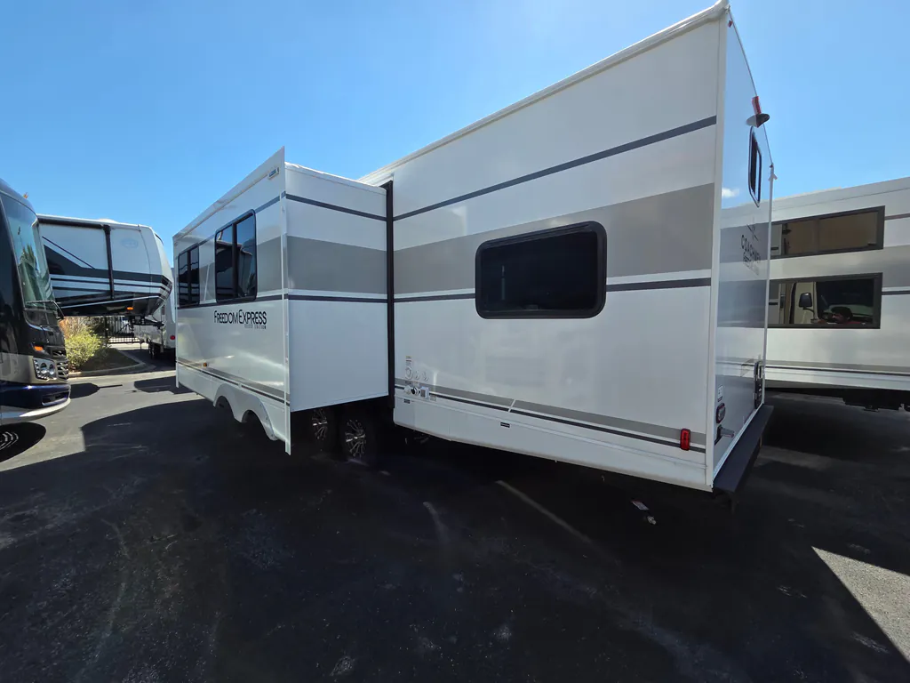 2026 Coachmen Freedom Express Select 30SE, Photos photo 5
