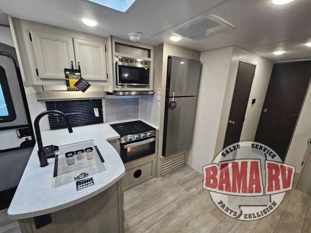 2027 Coachmen Catalina Legacy Edition 333DBDSCK, Photos photo 9