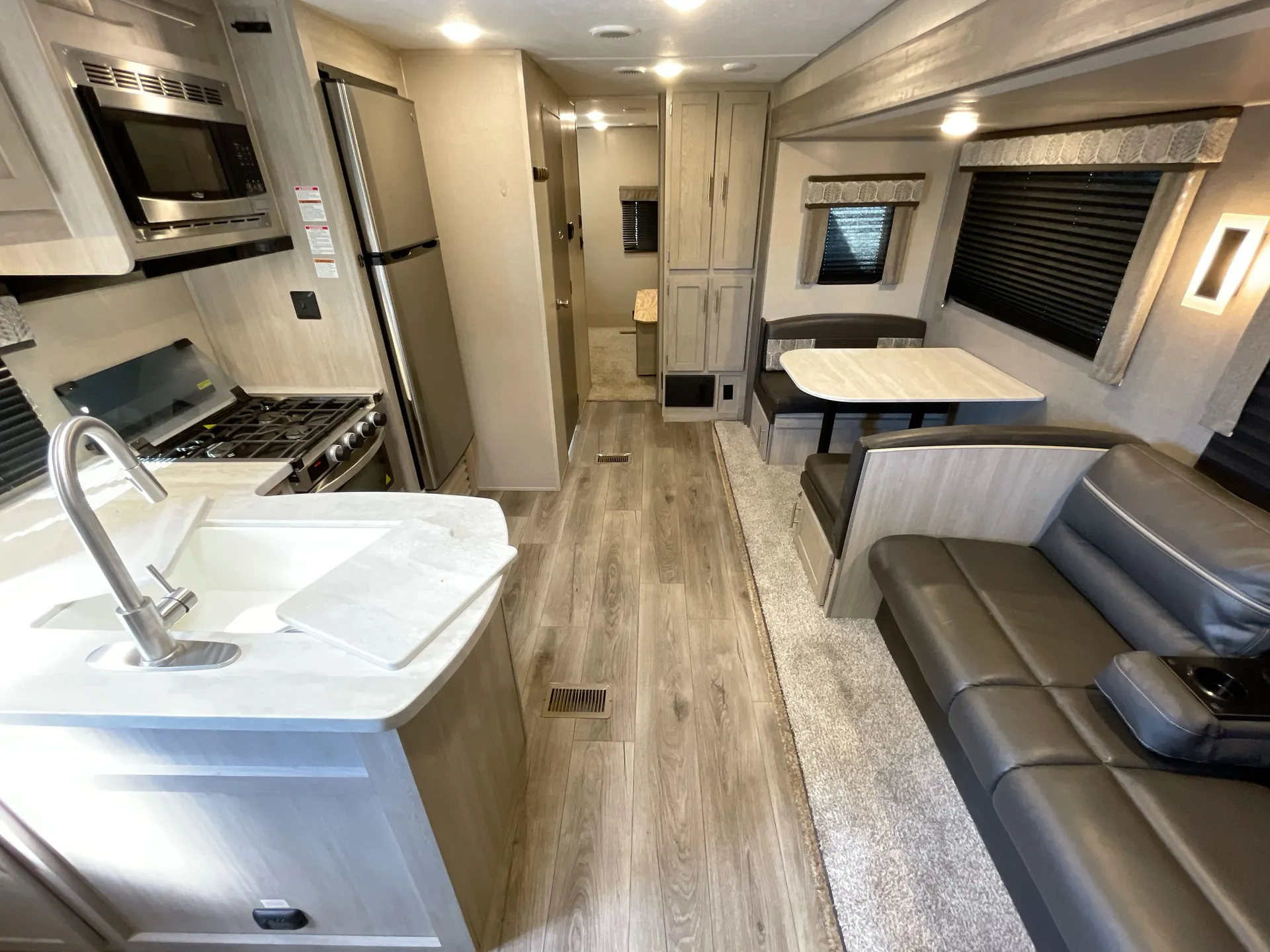 2022 Coachmen Catalina Legacy Edition 343BHTS — backside