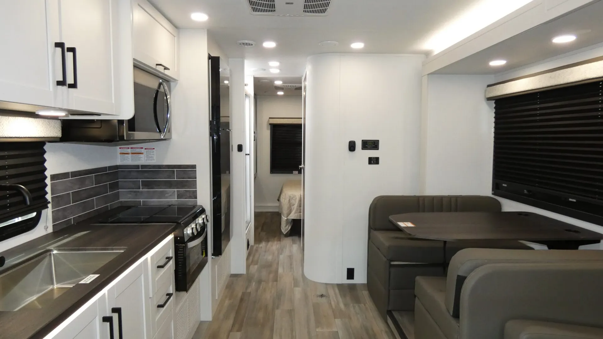 2026 Entegra Coach Odyssey 29V - Photo 3