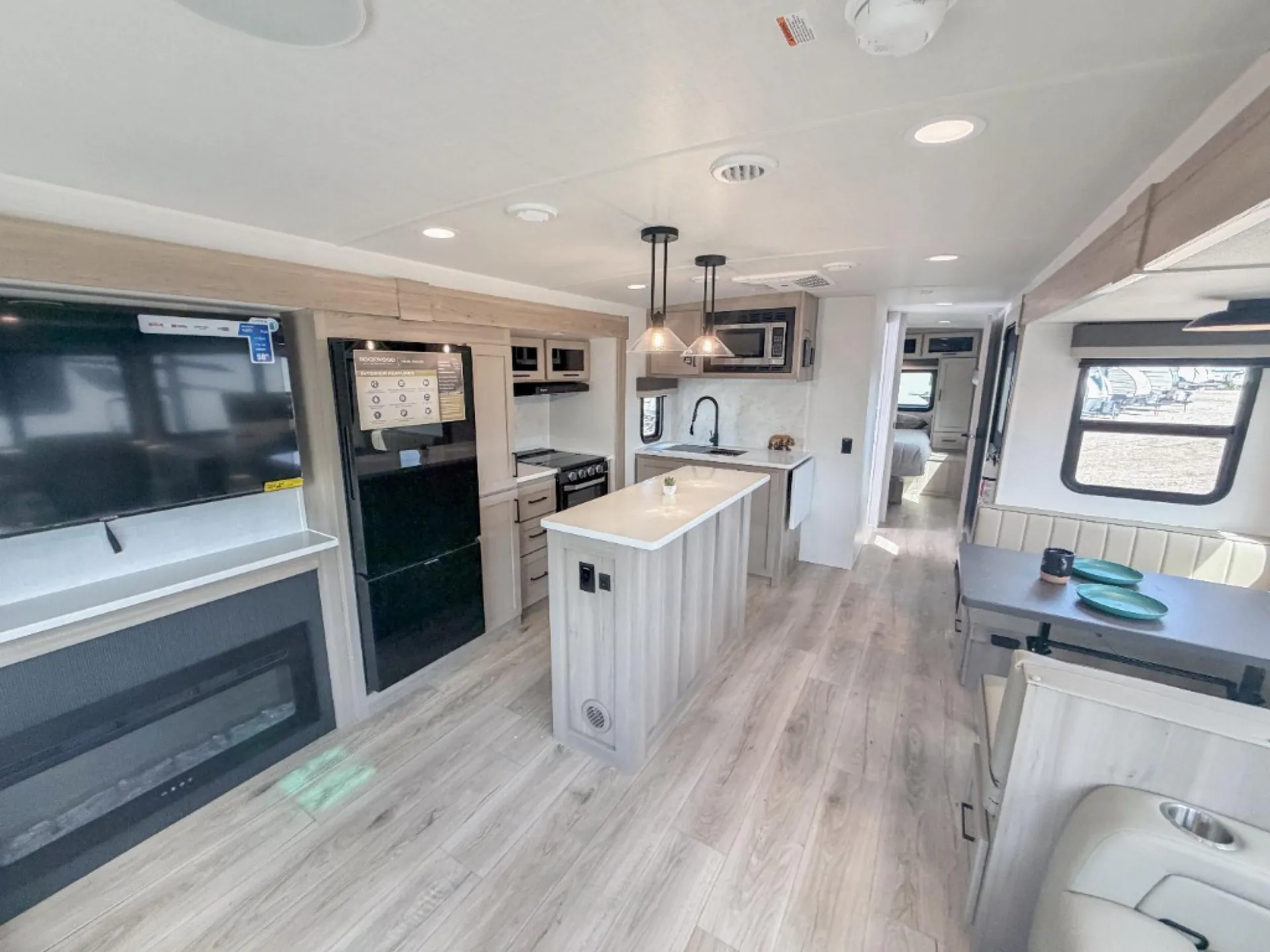 2026 Forest River Rockwood Ultra Lite 2906RL — Photo 6