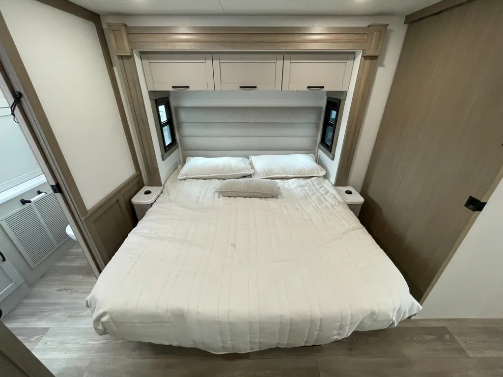 2027 Entegra Coach Vision XL 36C, Photos photo 12