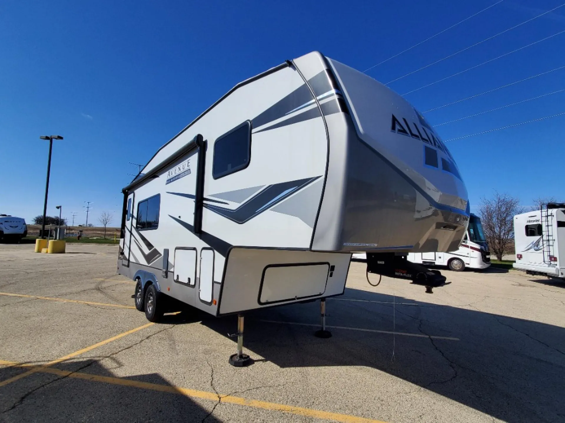 2023 Alliance RV Avenue 22ML - Photo 2