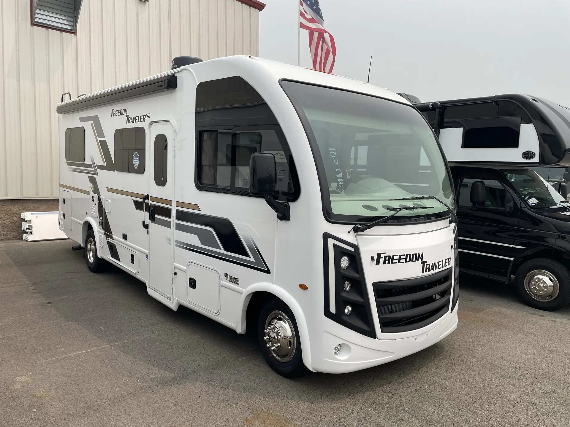 2027 Thor Motor Coach Freedom Traveler A24 - Photo 2