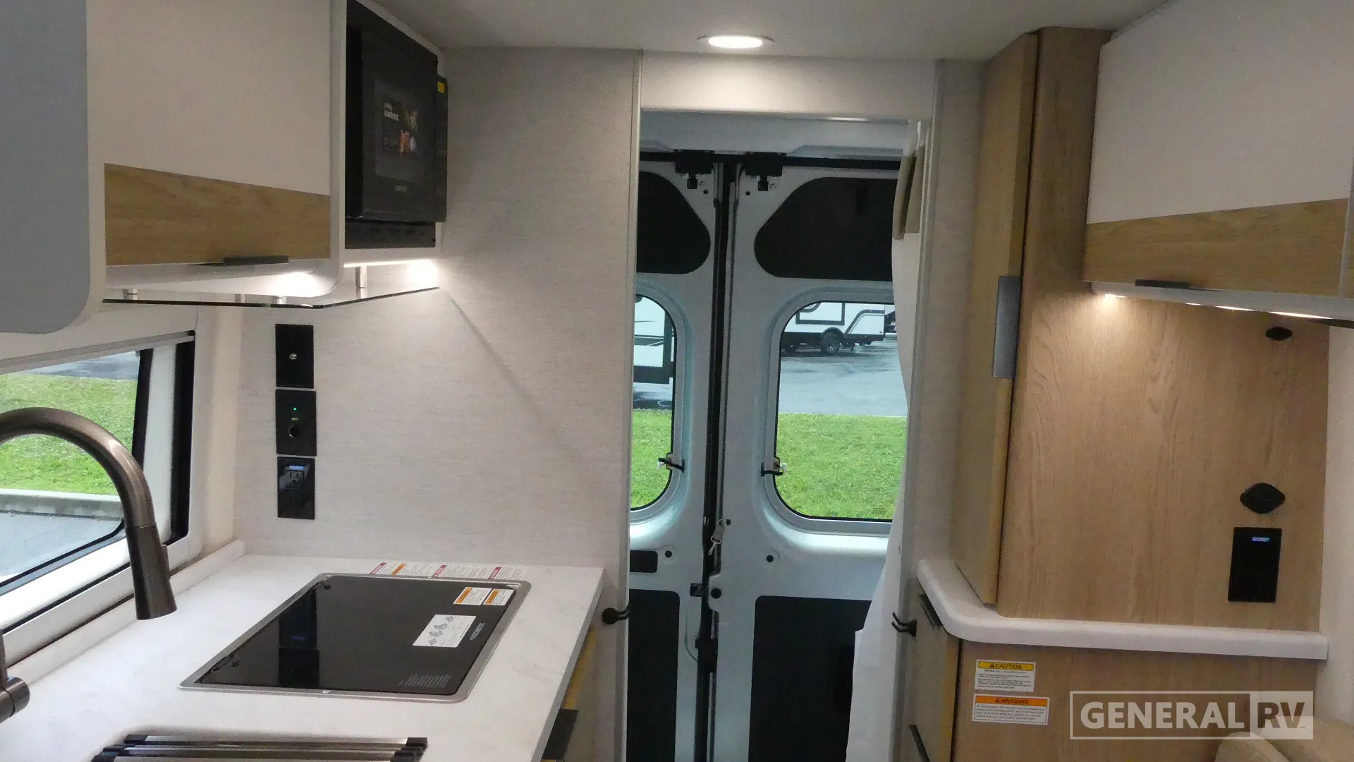 2027 Thor Motor Coach Scope 18M - Photo 3