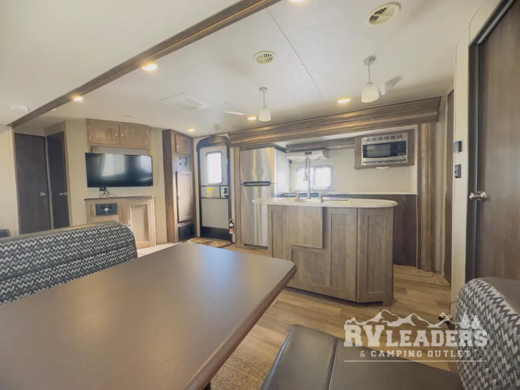 2017 Forest River Vibe 313BHS, Photos photo 16