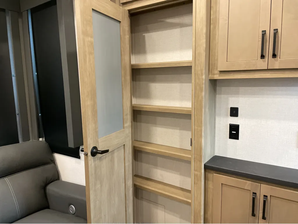 2022 Keystone Raptor 351, Photos photo 17