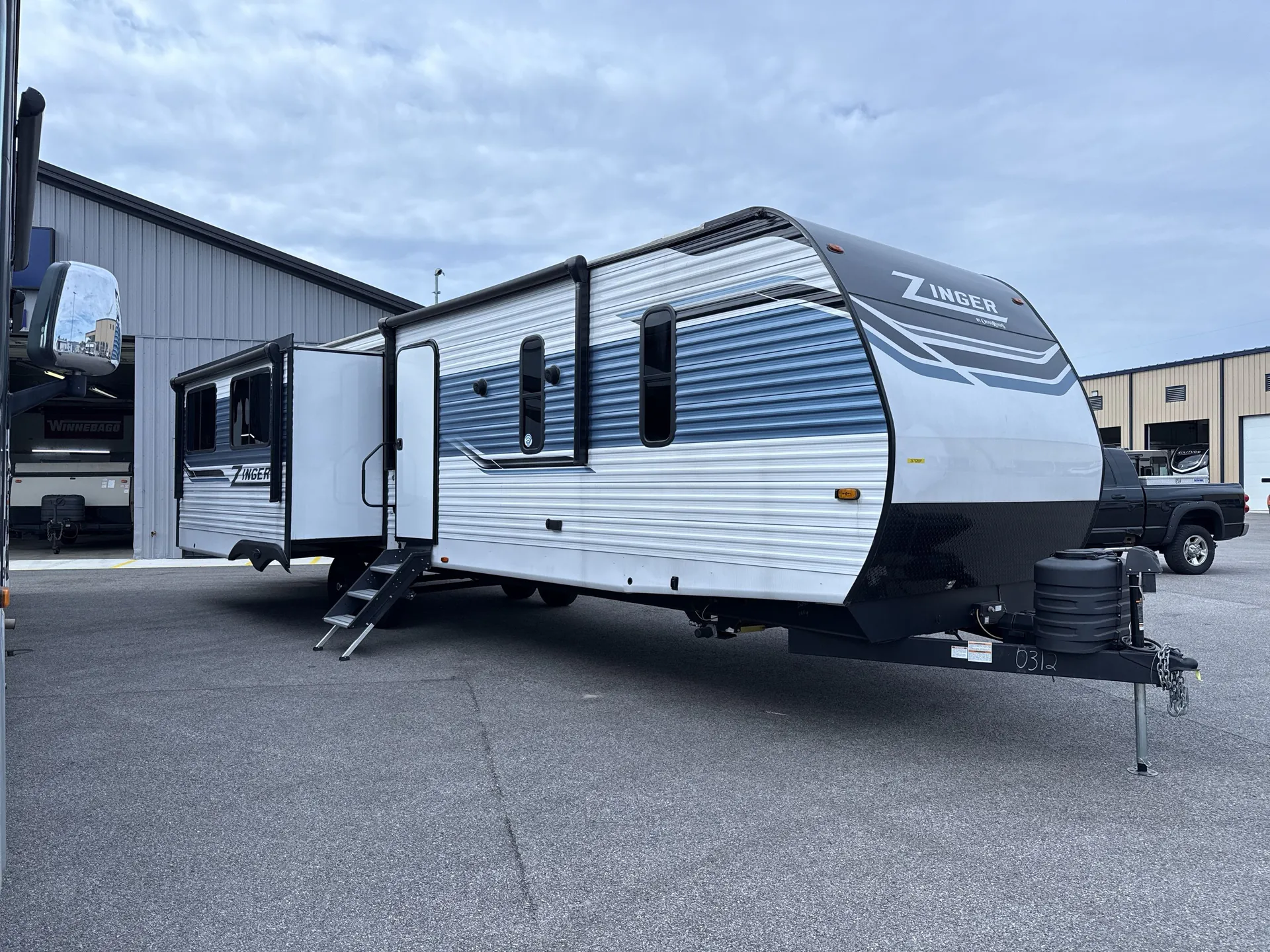 2024 CrossRoads Zinger ZR340RE - Photo 2