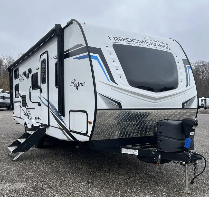 2022 Coachmen Freedom Express Ultra Lite 257BHS - Photo 2