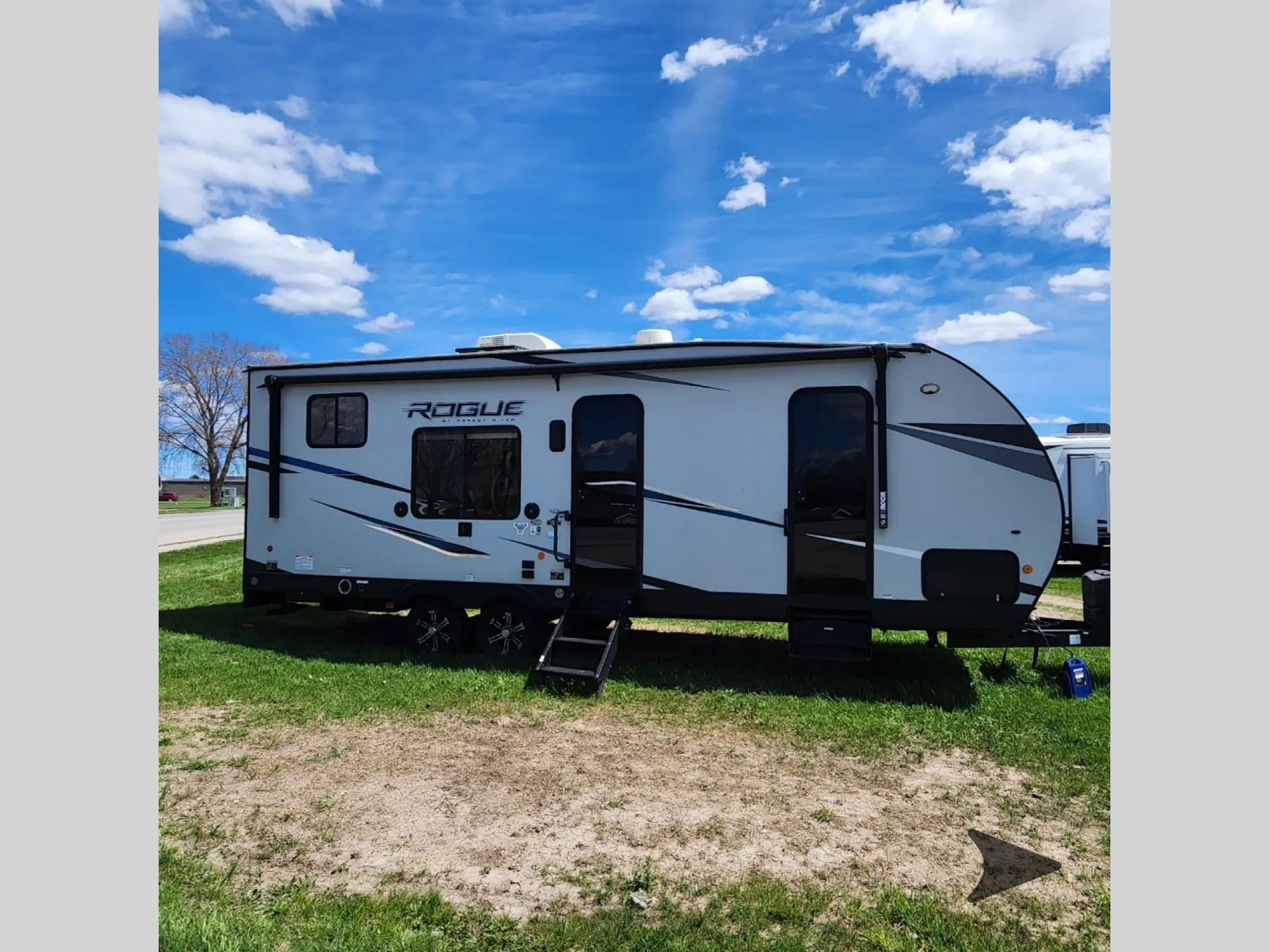 2021 Forest River Vengeance Rogue 25V — Photo 5