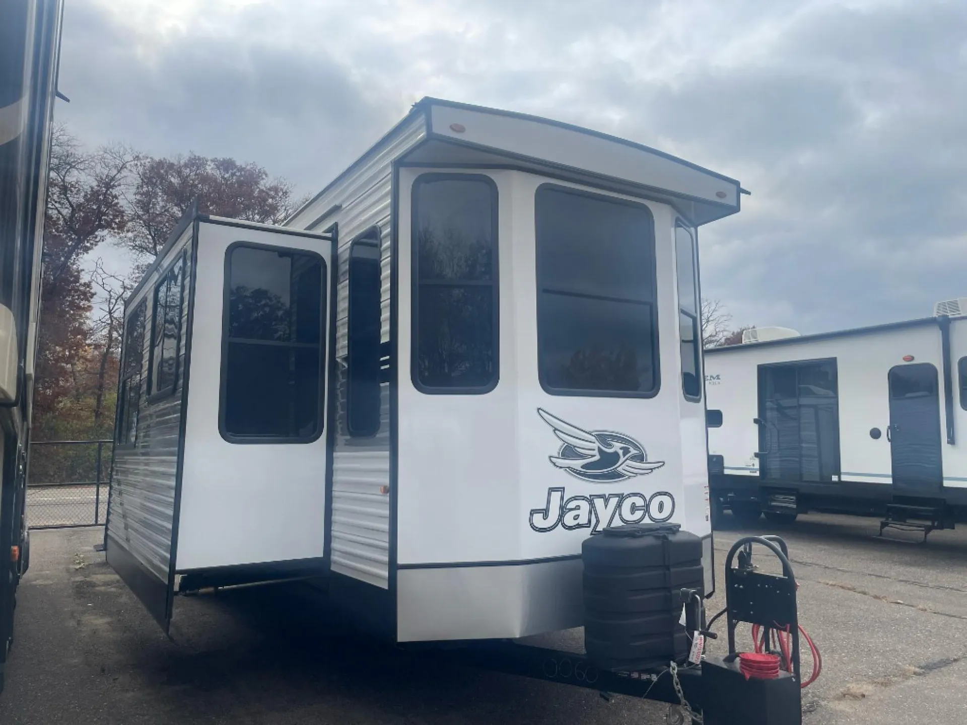 2026 Jayco Jay Flight Bungalow 401FLTS DS - Photo 2