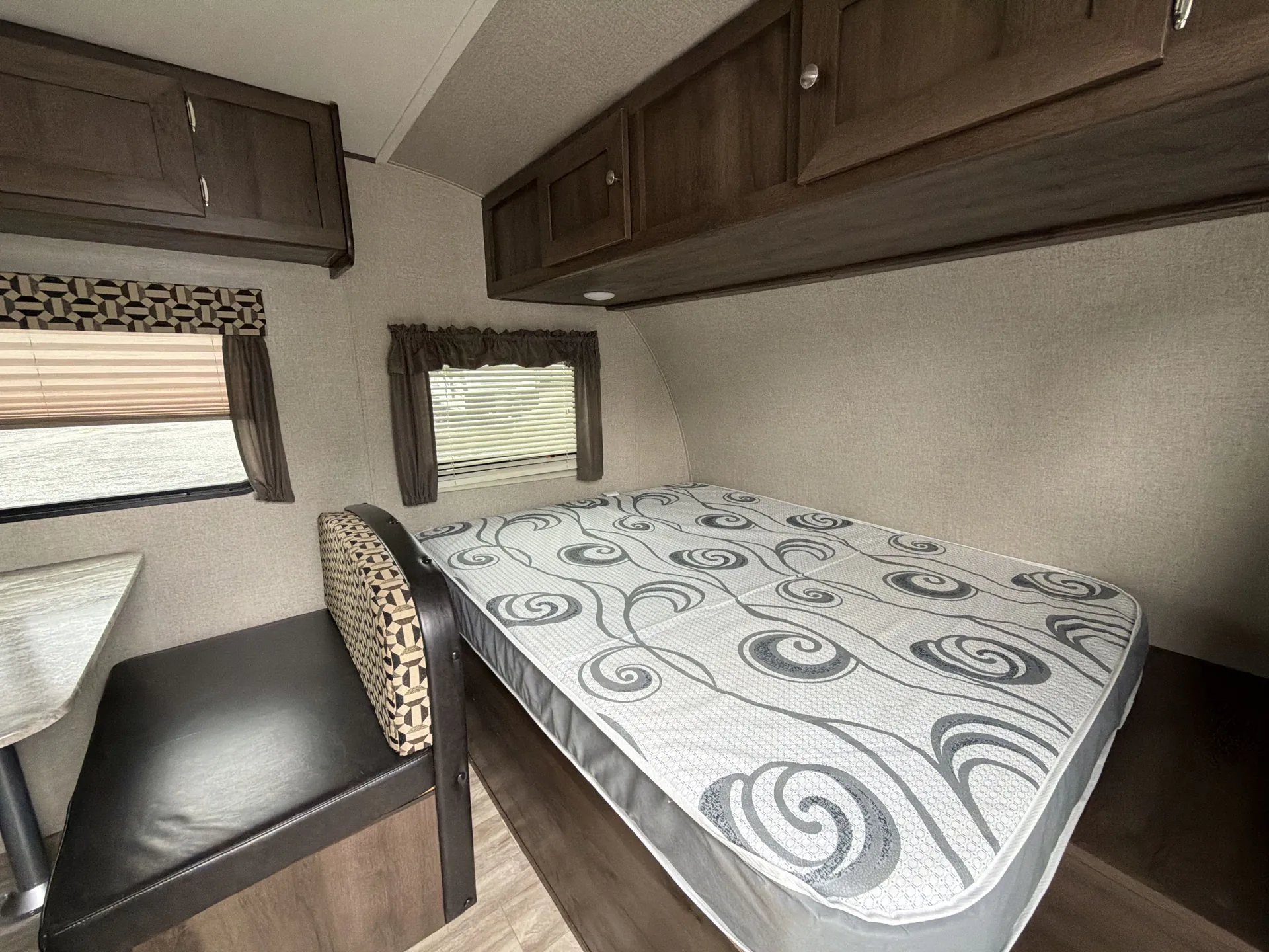 2019 Shasta Oasis 18BH — living area main