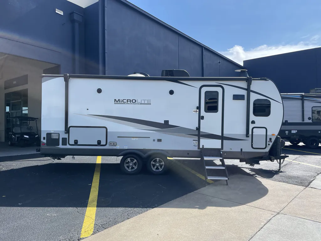 2023 Forest River Flagstaff Micro Lite 25FKS, Photos photo 4