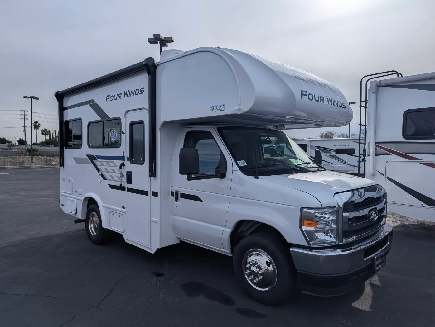 2026 Thor Motor Coach Four Winds 19Z - Photo 2