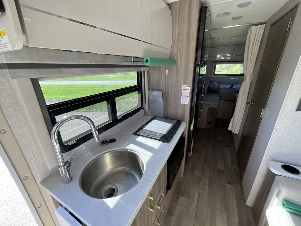 2025 Thor Motor Coach Axis 26.2, Photos photo 15