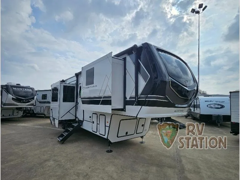 2026 Keystone Montana 3795FK - Photo 2