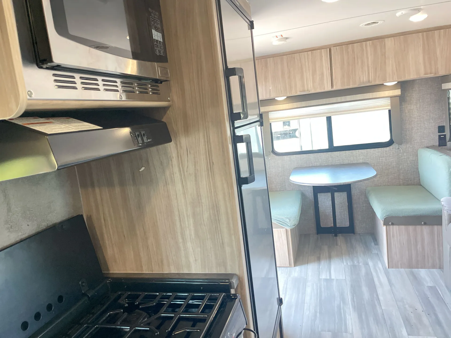 2021 Winnebago Micro Minnie 2225RL — living area main