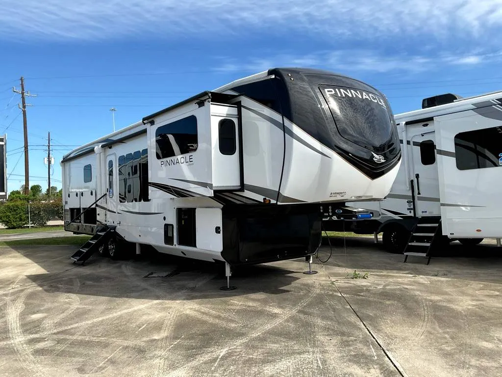 2025 Jayco Pinnacle 38FLGS - Photo 3
