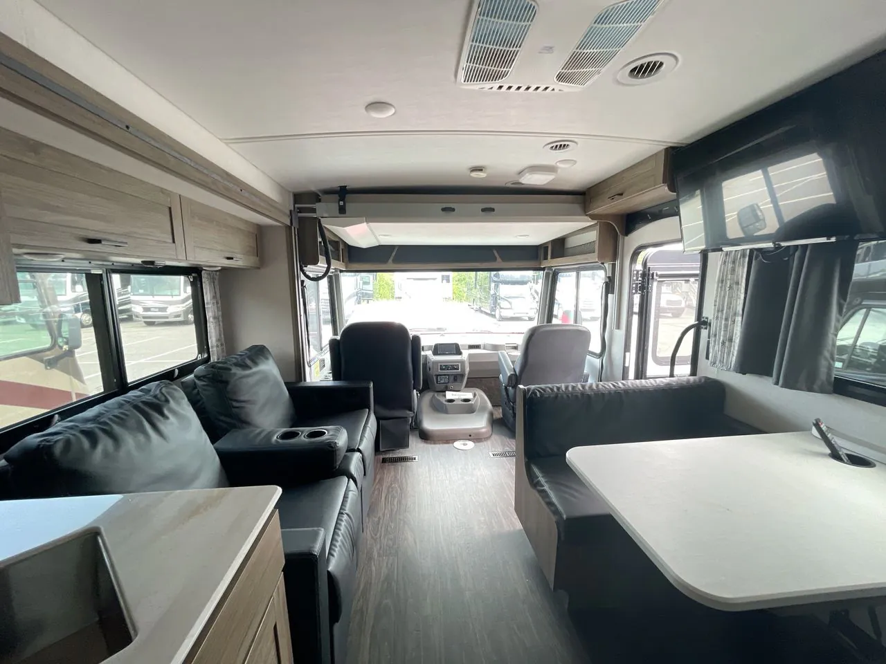 2023 Winnebago Vista NPF 29NP - Photo 4
