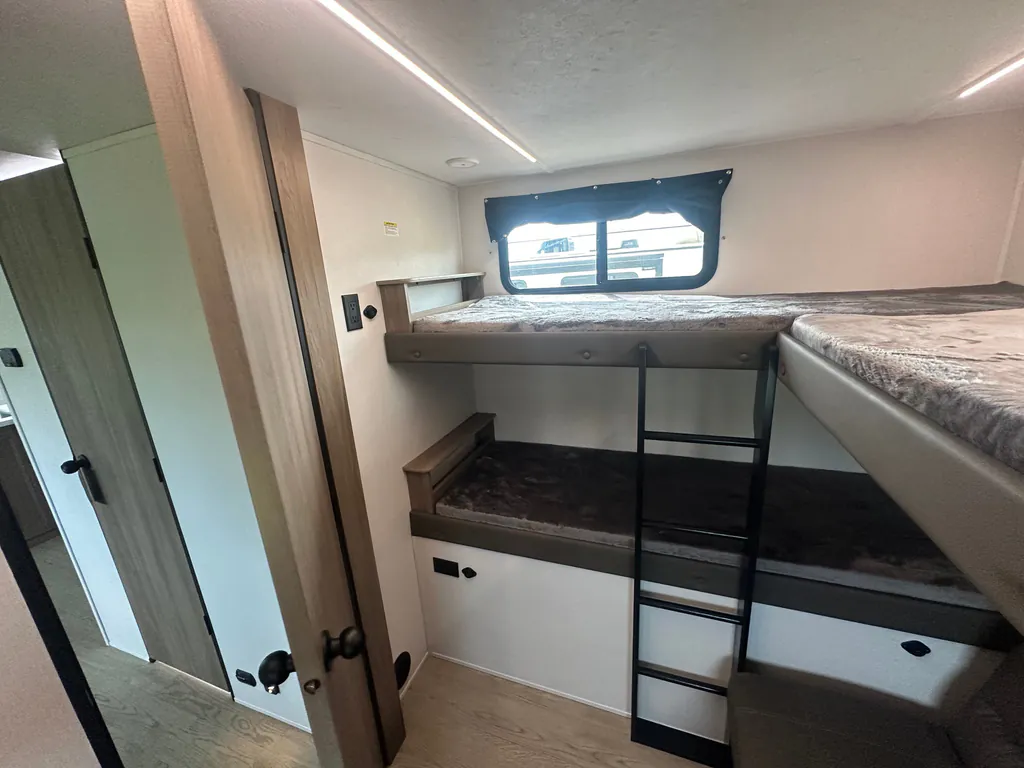 2026 Coachmen Freedom Express Select 30SE, Photos photo 42
