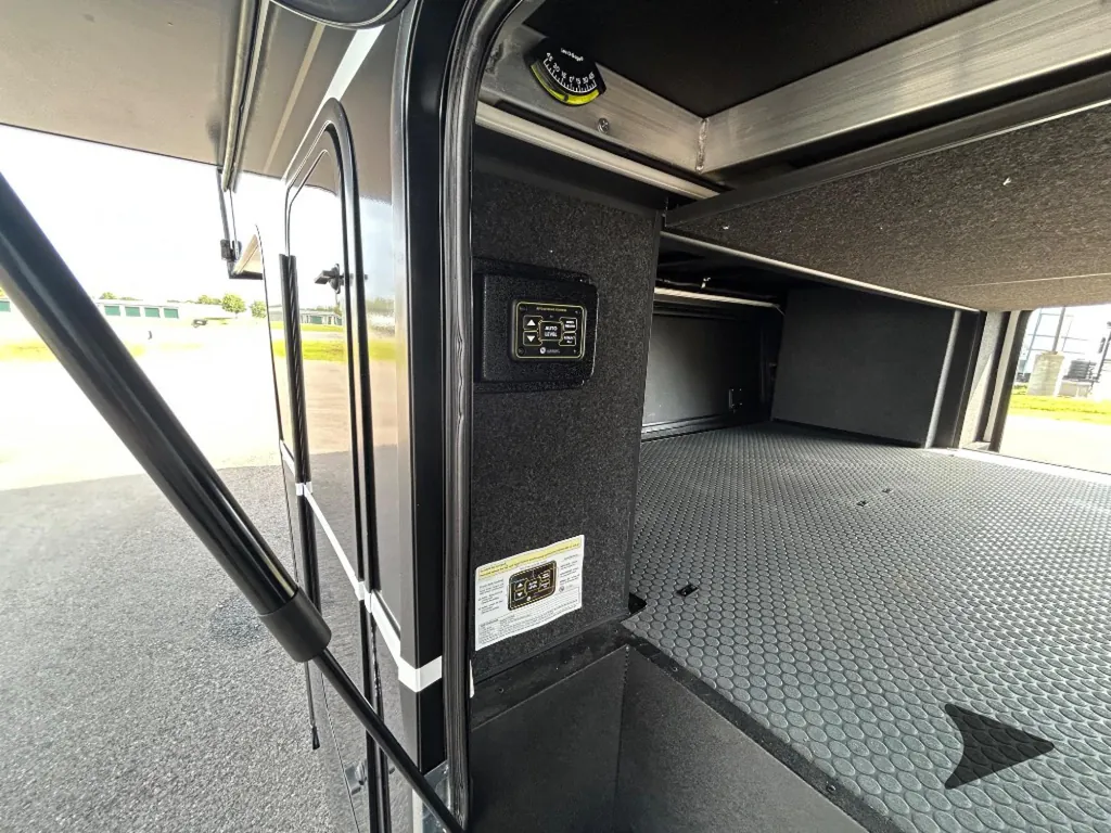 2025 Brinkley Model G 3250, Photos photo 13