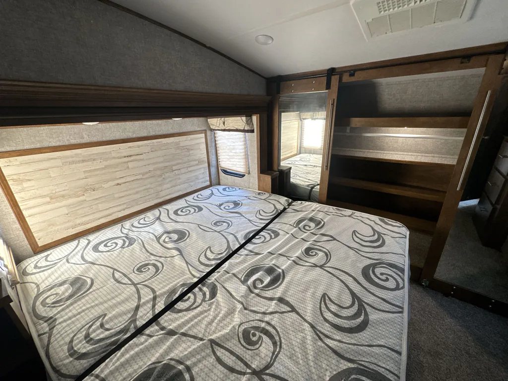 2019 Forest River Sabre 36BHQ, Photos photo 19